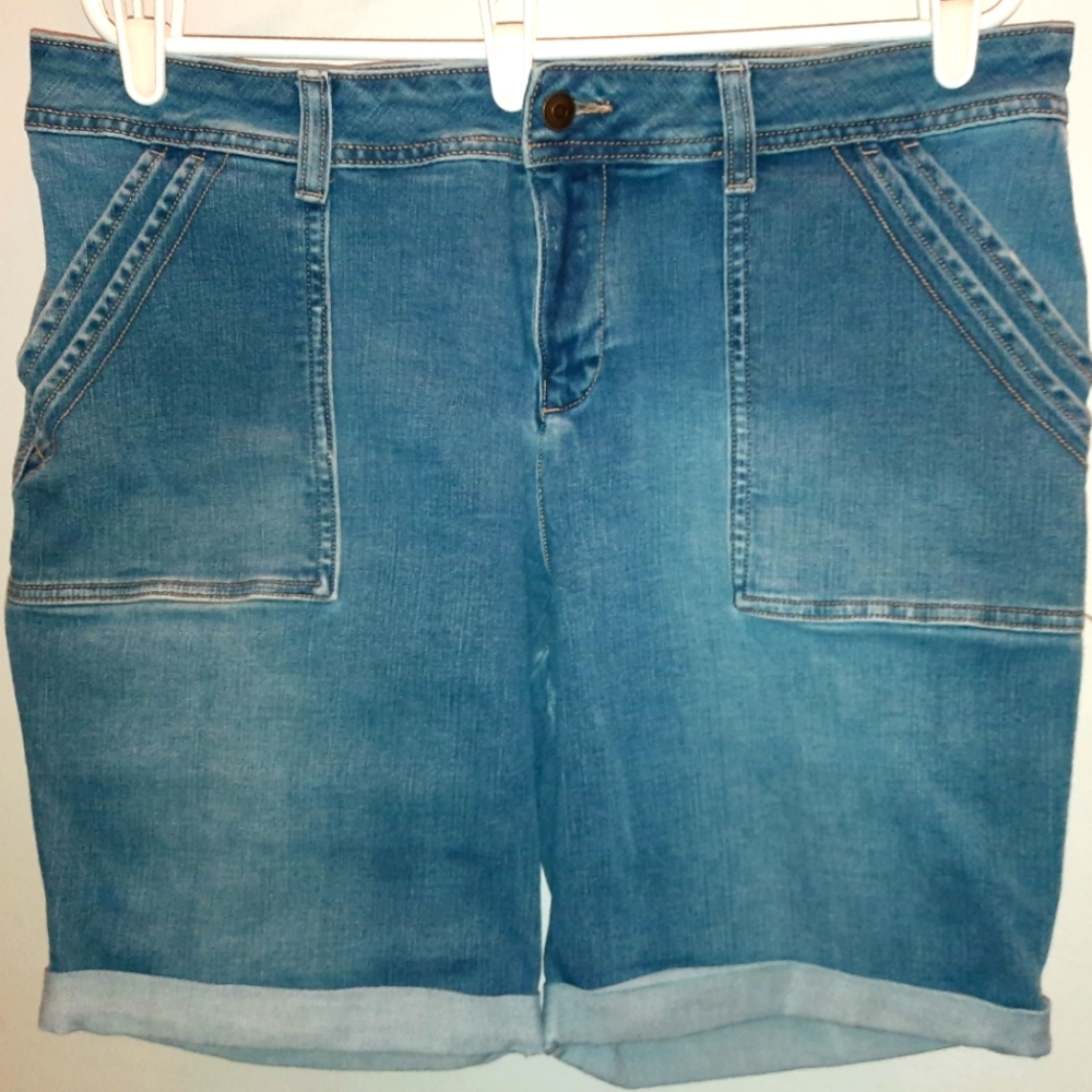 Time and Tru Womens denim shorts size 16 excellent used condition